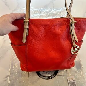 Genuine Michael Kors Tote with Beige Handles in Sienna Pebbled Leather